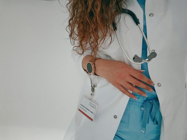 Tenue de yoga : comment allier confort et esthétique au quotidien ?